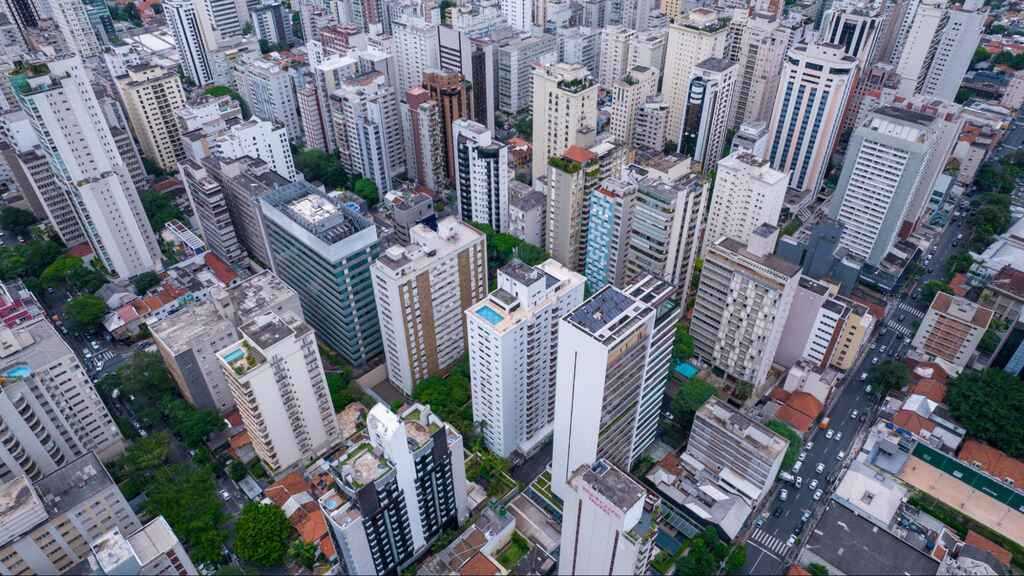 prédios em bairros comerciais de SP