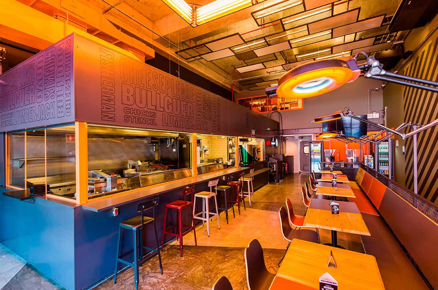 Interior do edifício Mix 422 onde está localizada a hamburgueria BULLGER