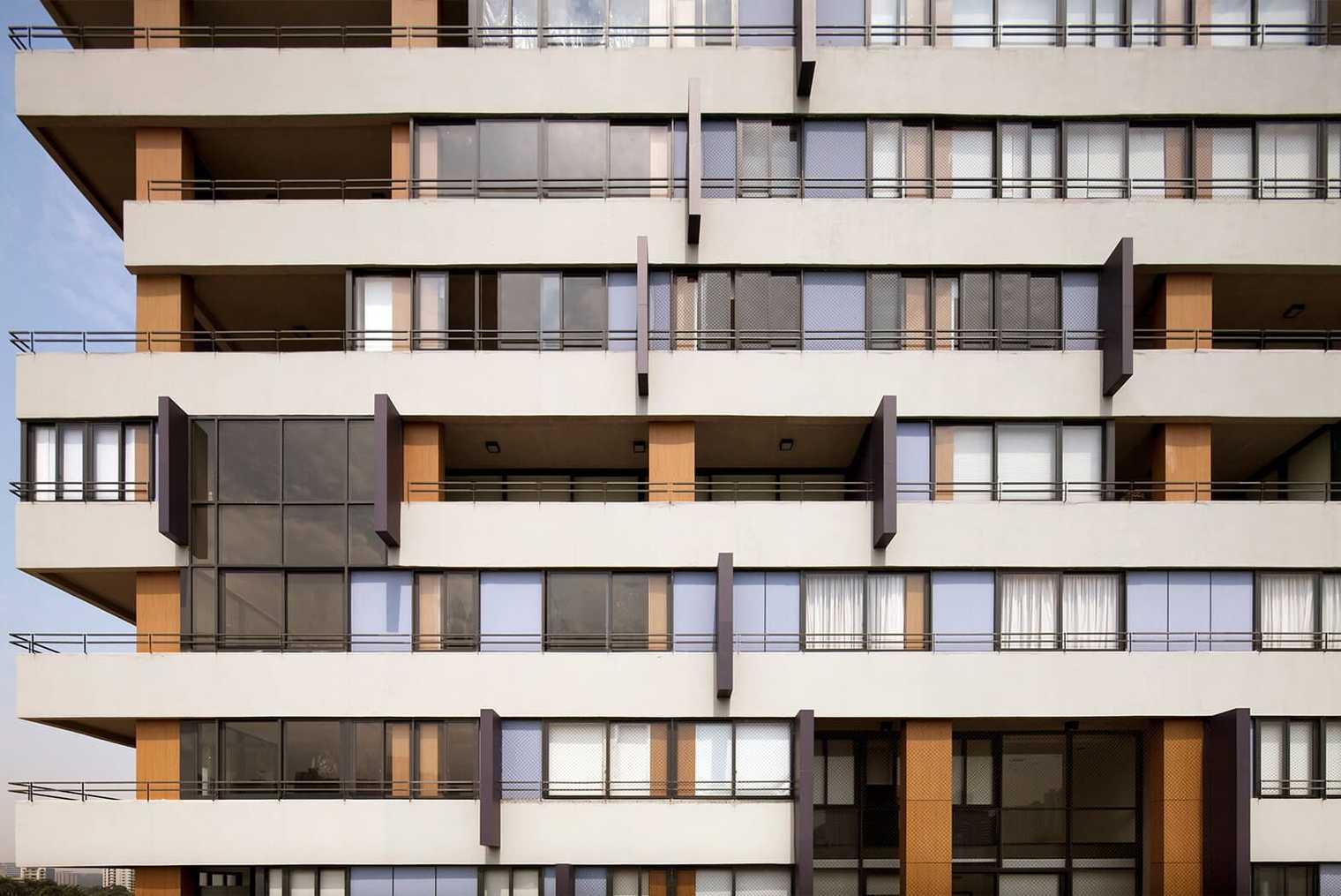 Fachada do Ourânia 77