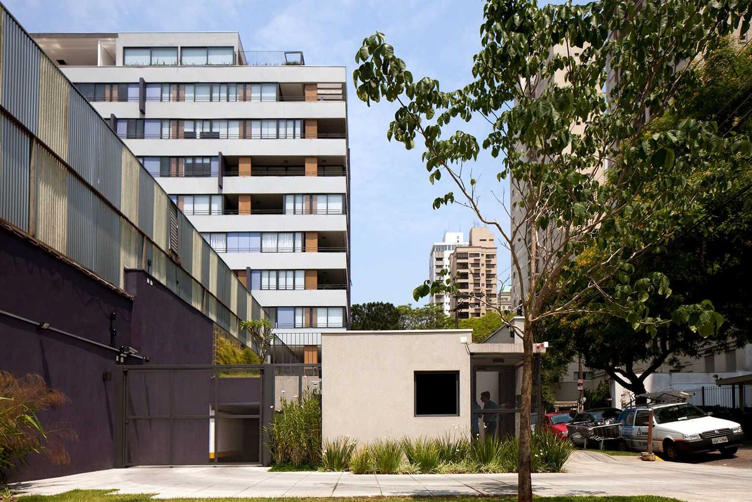 Fachada do Ourânia 77